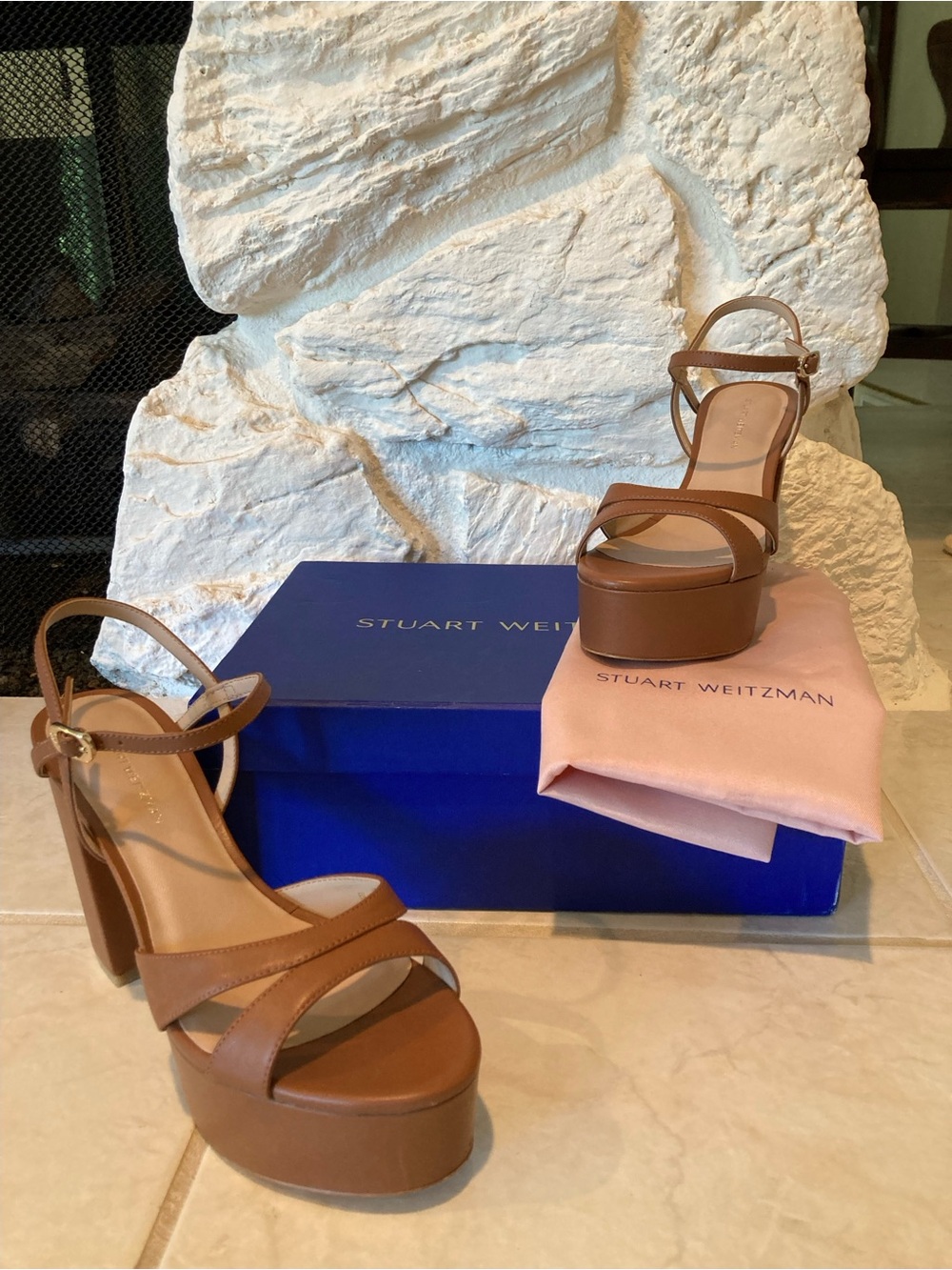 EUC with box/ dust bag Stuart Weitzman Maia platform sandals in “saddle” color